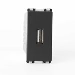 بريزة شاحن USB من بلو - صادق السويدي